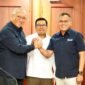 Kepala Badan Pangan Nasional (Bapanas) Arief Prasetyo Adi menyaksikan kolaborasi antara Perum Bulog dengan PT Pupuk Indonesia. (Dok. Tim Komunikasi Bapanas)
