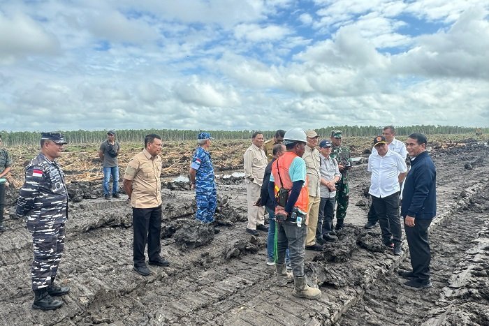 Menteri Pertanian, Andi Amran Sulaiman melakukan evaluasi terhadap progres optimalisasi lahan rawa seluas 40 ribu hektar yang tersebar di enam distrik. (Dok. Pertanian.go.id)