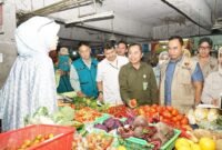 Direktur Ketersediaan Pangan NFA Indra Wijayanto visitasi ke Pasar Kosambi, Bandung, Jawa Barat. (Dok. Tim Komunikasi Bapanas)