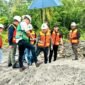 Lewat tailing Freeport, Owner PT Jhonlin Group membangun jalan demi wujudkan program ketahanan oangan 1 juta hektare sawah di Merauke (Dok. Jhonlin Group)