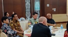 Kepala Disbun Prov. Kalteng Rizky Ramadha Badjuri saat menghadiri Penandatanganan MoU antara PT. Bank Kalteng-USAID SEGAR. (Dok. mmc.kalteng.go.id)
