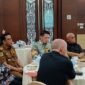 Kepala Disbun Prov. Kalteng Rizky Ramadha Badjuri saat menghadiri Penandatanganan MoU antara PT. Bank Kalteng-USAID SEGAR. (Dok. mmc.kalteng.go.id)
