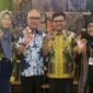 COO Smart Batik, Dirjen Bea Cukai, CEO Smart Batik, Sesditjen Bea Cukai (kiri-kanan) Melakukan Salam Canting di Booth UKMK Sawit BPDPKS. (Dok..Bpdp.or.id)