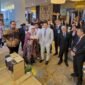 Wamenkeu Thomas A.M. Djiwandono mengunjungi booth BPDPKS pada ATF 2024 didampingi Dirjen Perbendaharaan Kemenkeu Astera Primanto Bhakti, Direktur KUKMR BPDPKS Zaid Burhan Ibrahim dan Delegasi ATF 2024. (Dok. BPDPKS)