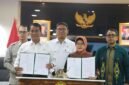 Plt. Kepala BPS, Amalia Adininggar Widyasanti, dan Mentan Andi Amran Sulaiman pada penandatanganan MoU antara Kementerian Pertanian dengan Badan Pusat Statistik di Kantor Pusat Kementan. (Dok Kementerian Pertanian)