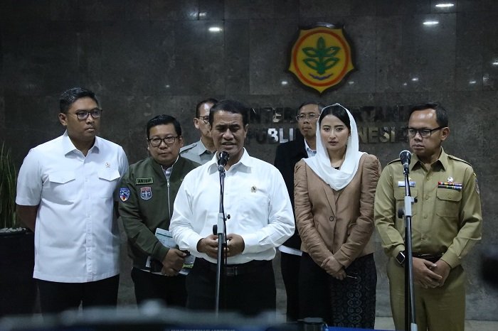 Menteri Pertanian (Mentan) Andi Amran Sulaiman memimpin Rapat Koordinasi Ketersediaan Bahan Pokok bersama kementerian, lembaga, dan BUMN Pangan, di Kantor Pusat Kementerian Pertanian (Kementan). (Dok. Kementan)