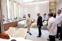 Presiden Prabowo di ruang rapat Wisma Danantara
Presiden Prabowo Subianto memimpin rapat terbatas kabinet di Wisma Danantara bahas prioritas investasi nasional. (Facebook.com @Setkab RI)