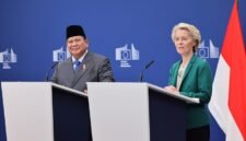 Presiden Komisi Eropa Ursula von der Leyen dan Presiden Prabowo Subianto berjabat tangan di Brussels setelah pengumuman FTA bersejarah.
(Dok. Tim Media Prabowo)