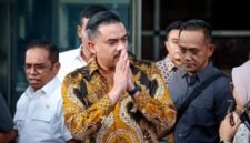 Maman Abdurrahman meninggalkan gedung KPK usai serahkan dokumen klarifikasi surat kunjungan istri. (Instagram.com@maman.abdurrahman.st)
