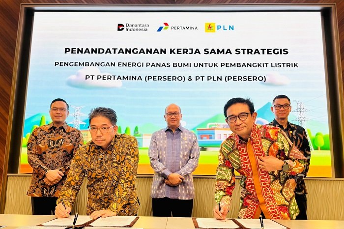 CEO Danantara, Rosan Roeslani, saat penandatanganan MoU kerja sama geothermal antara PLN dan Pertamina. (Dok. Danantara)
