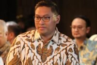 Wamentan Sudaryono meninjau gudang Bulog untuk memastikan ketersediaan beras nasional aman. (Dok. Kementan)
