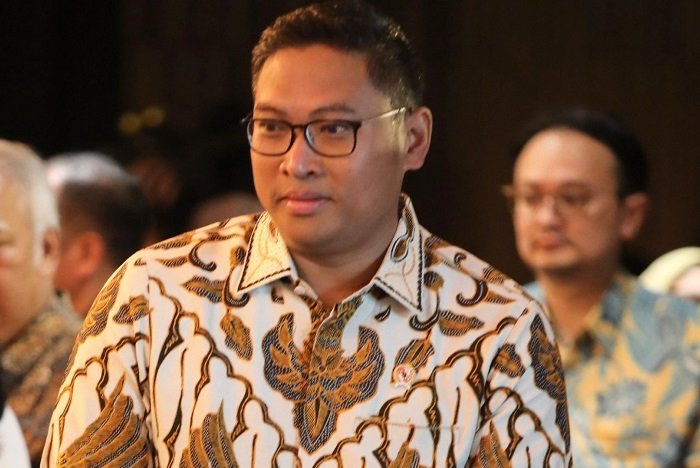 Wamentan Sudaryono meninjau gudang Bulog untuk memastikan ketersediaan beras nasional aman. (Dok. Kementan)
